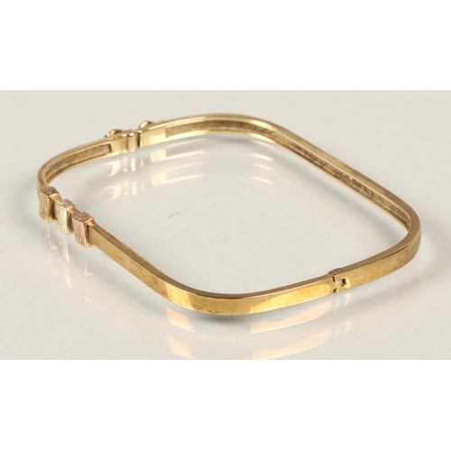 82 - 9 ct gold rectangular bracelet, with three coloured gold square detail, 8 grams