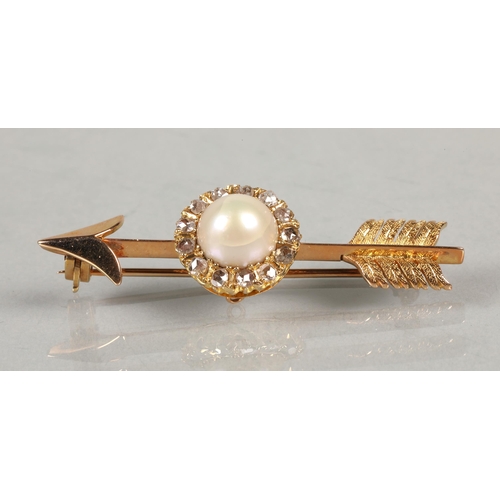 84 - Gold arrow shaped brooch with central pearl surrounded by diamonds