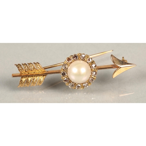 84 - Gold arrow shaped brooch with central pearl surrounded by diamonds