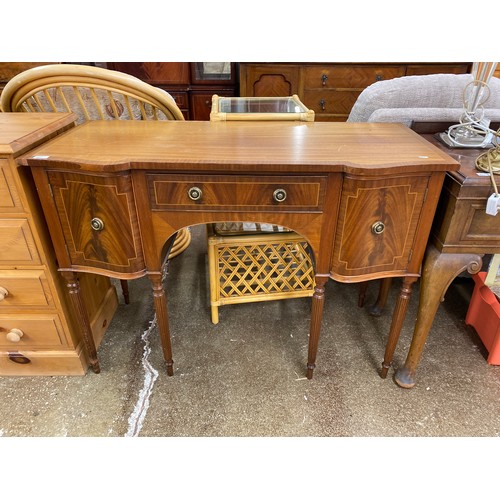 607 - Regency-style three-drawer sideboard, H 88cm, W 122cm, D 55cm