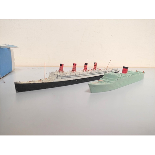 132 - Triang Minic model ships and components to include a box of M836 Quayside Straight panels, RMS Caron... 