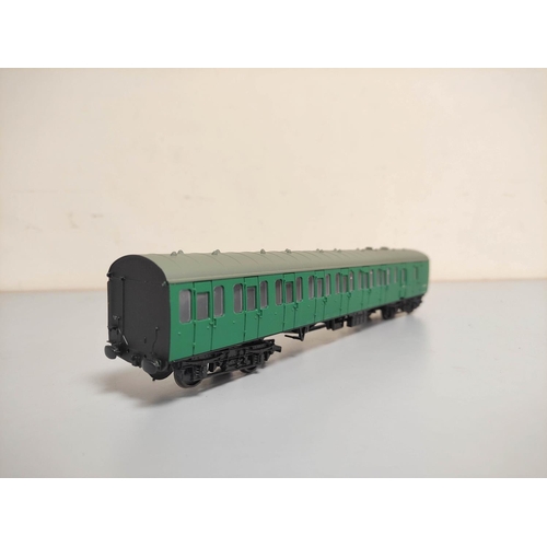 201 - Boxed Replica Railways 00 gauge Suburban 3 Car Set Number 154 BR Southern Region Green livery 12593.