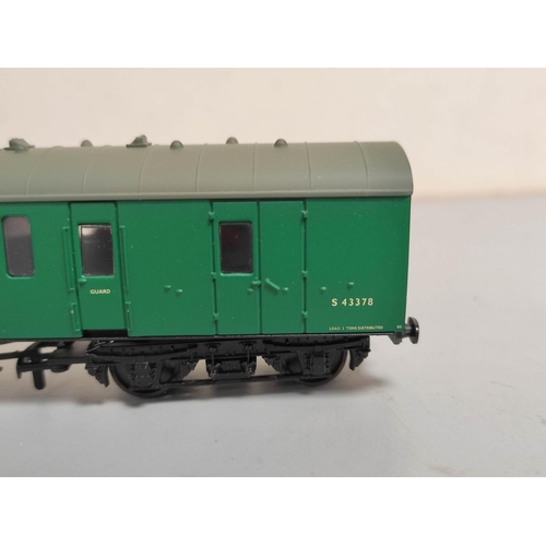 201 - Boxed Replica Railways 00 gauge Suburban 3 Car Set Number 154 BR Southern Region Green livery 12593.