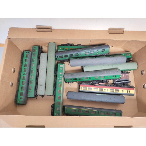 202 - Bachmann Branchline. Box containing a large collection of 00 gauge rolling stock models to include t... 