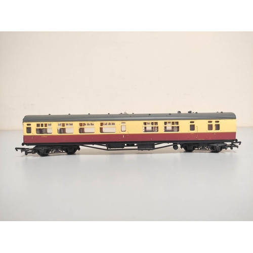 202 - Bachmann Branchline. Box containing a large collection of 00 gauge rolling stock models to include t... 