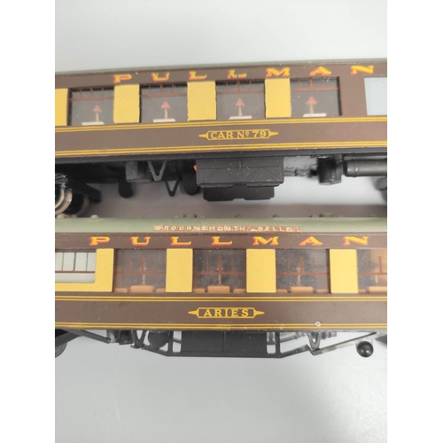 203 - Hornby / Hornby Dublo. Box containing a large collection of 00 gauge rolling stock models to include... 