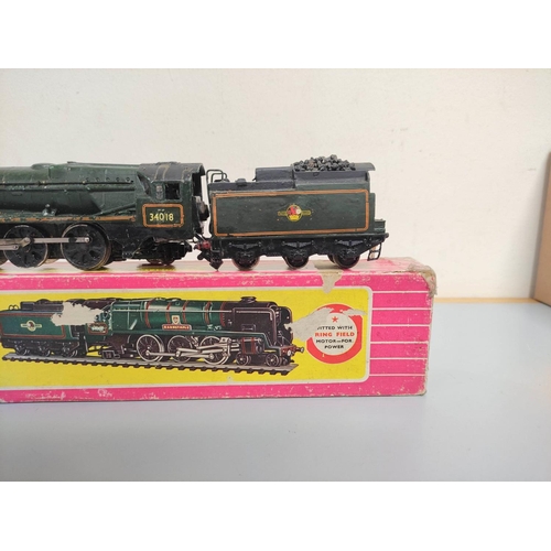 203 - Hornby / Hornby Dublo. Box containing a large collection of 00 gauge rolling stock models to include... 