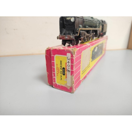 203 - Hornby / Hornby Dublo. Box containing a large collection of 00 gauge rolling stock models to include... 