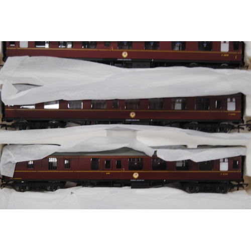 275 - Hornby Heritage Rail Express, boxed, enclosing BR-4-6-2 standard class 8P 'Duke of Gloucester' locom... 