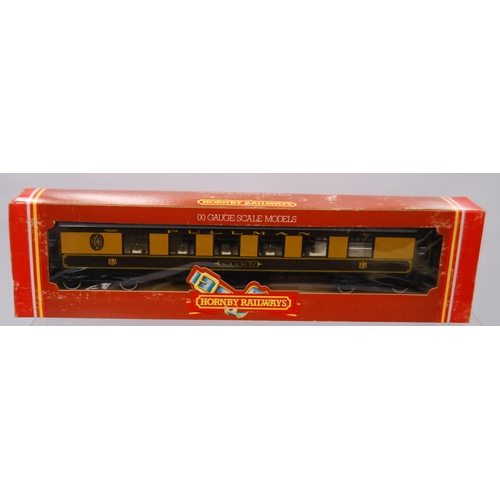 278 - Group of Hornby OO gauge scale models to include R.929 BR coach brake second, R.430 57 brake 3rd, R2... 