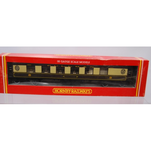 278 - Group of Hornby OO gauge scale models to include R.929 BR coach brake second, R.430 57 brake 3rd, R2... 