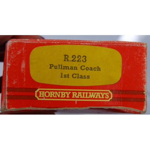 279 - Group of Hornby OO gauge scale models to include R.229 Lucille Pullman car, R.233 Pullman coach brak... 