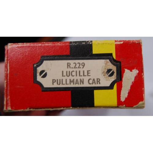 279 - Group of Hornby OO gauge scale models to include R.229 Lucille Pullman car, R.233 Pullman coach brak... 