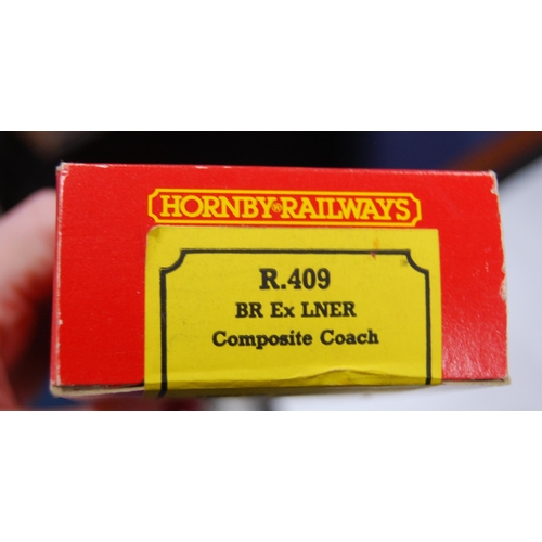 279 - Group of Hornby OO gauge scale models to include R.229 Lucille Pullman car, R.233 Pullman coach brak... 