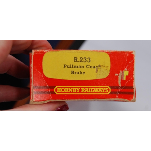 279 - Group of Hornby OO gauge scale models to include R.229 Lucille Pullman car, R.233 Pullman coach brak... 