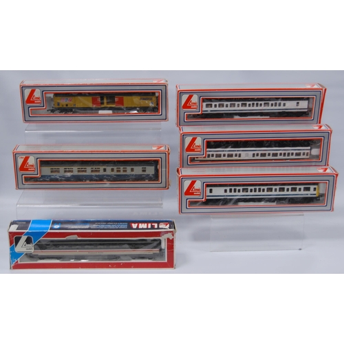 284 - Group of Lima OO gauge coaches to include 205154W, 205153W, 20152, 30 5327, 30 5303, and 303204W, bo... 