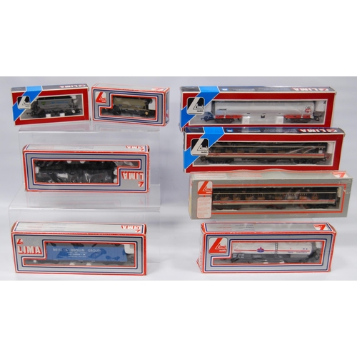 285 - Group of Lima OO gauge coaches and tenders to include 30 5326, 305647W, 302913W, 305659W, 305663W, 3... 