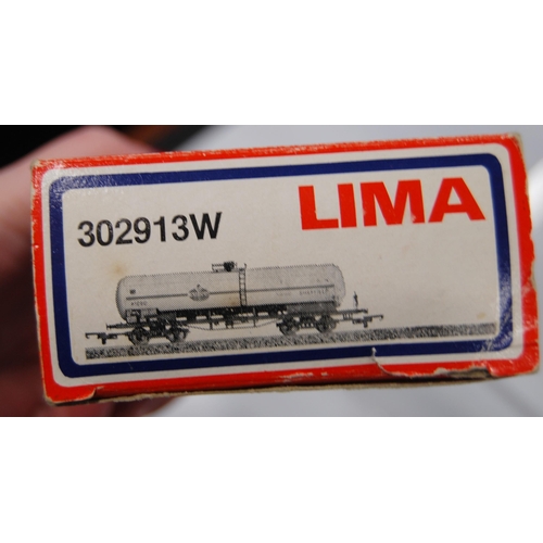 285 - Group of Lima OO gauge coaches and tenders to include 30 5326, 305647W, 302913W, 305659W, 305663W, 3... 