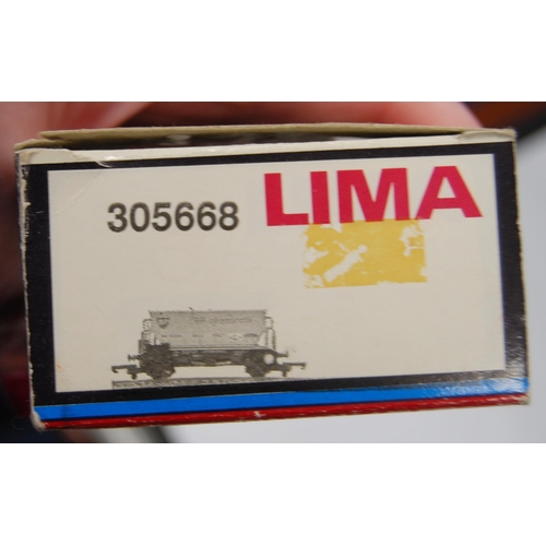 285 - Group of Lima OO gauge coaches and tenders to include 30 5326, 305647W, 302913W, 305659W, 305663W, 3... 