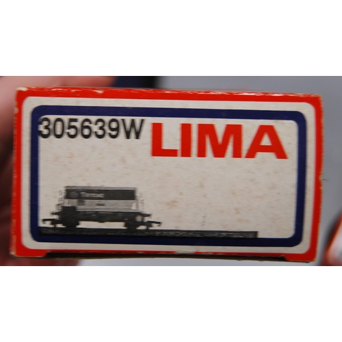 285 - Group of Lima OO gauge coaches and tenders to include 30 5326, 305647W, 302913W, 305659W, 305663W, 3... 