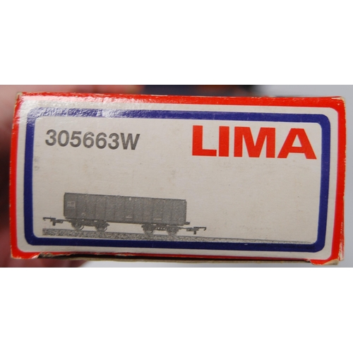 285 - Group of Lima OO gauge coaches and tenders to include 30 5326, 305647W, 302913W, 305659W, 305663W, 3... 