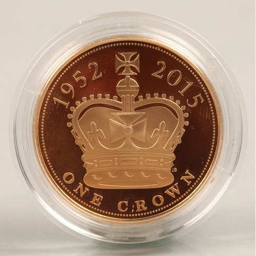 158 - The Royal Mint Gold proof crown. The Longest Reigning Monarch 2015, with case, 39.94 grams no 226/15... 