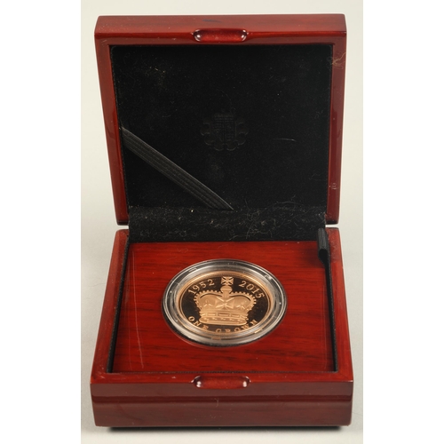 158 - The Royal Mint Gold proof crown. The Longest Reigning Monarch 2015, with case, 39.94 grams no 226/15... 