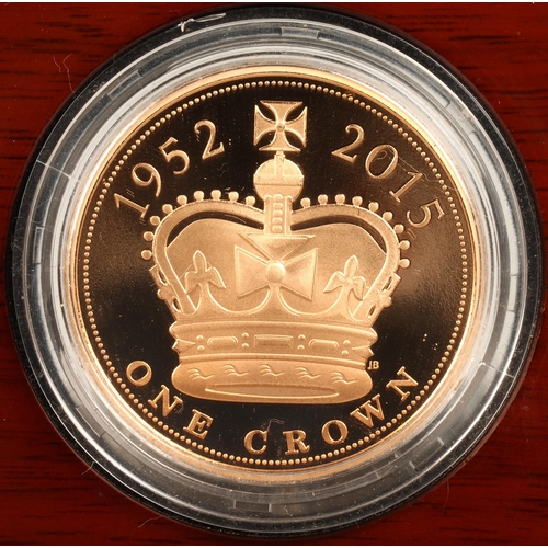 158 - The Royal Mint Gold proof crown. The Longest Reigning Monarch 2015, with case, 39.94 grams no 226/15... 