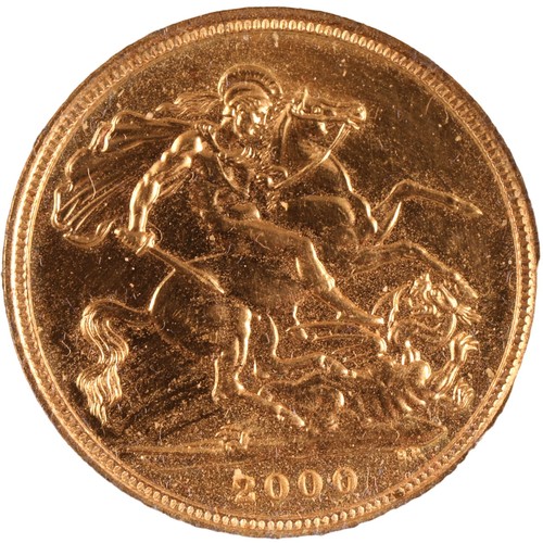 131 - Gold sovereign 2000 with case and outer box, 8 grams.