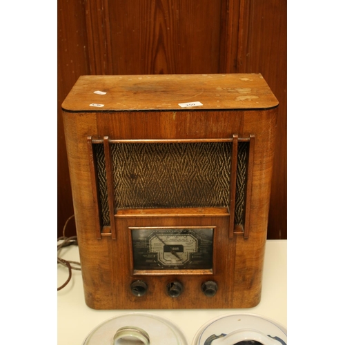 250 - Vintage Vidor walnut radio.