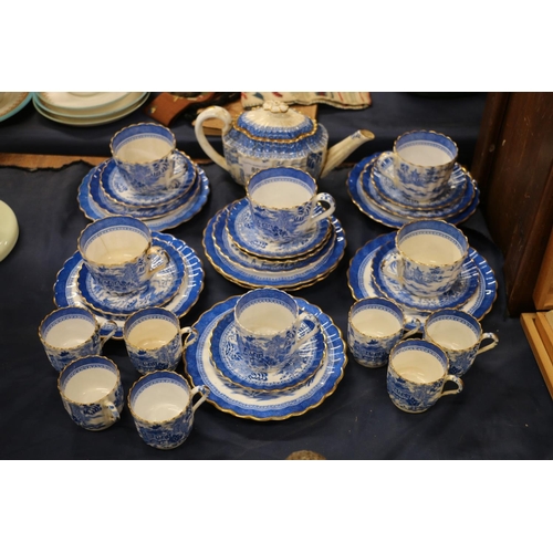 89 - Copeland Spode late Victorian blue and white willow pattern teaset.