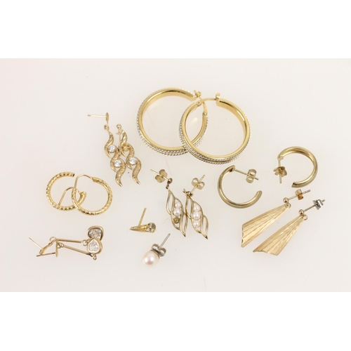 512 - Selection of yellow metal non-hallmarked earrings, gross 21g