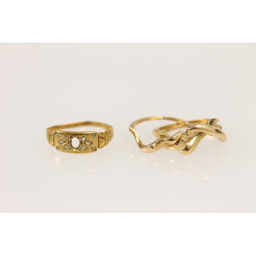 521 - Yellow metal triple ring of three individual bands together with an 18ct gold ring (snipped), gross ... 