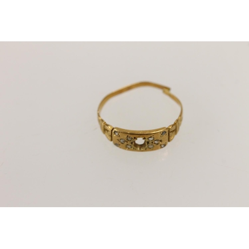 521 - Yellow metal triple ring of three individual bands together with an 18ct gold ring (snipped), gross ... 