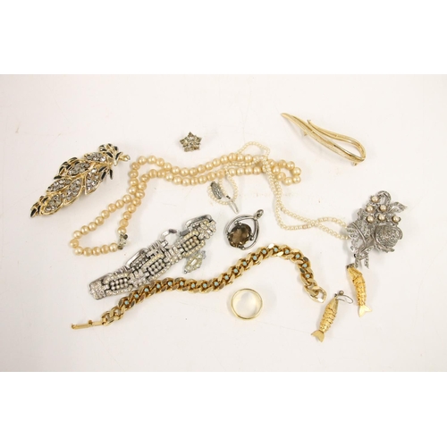 547 - Costume jewellery including articulated fish earrings, brooches, bracelets etc.