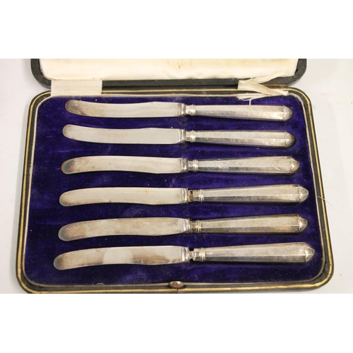 593 - Cased set of six silver handled butter knives, Sheffield 1916