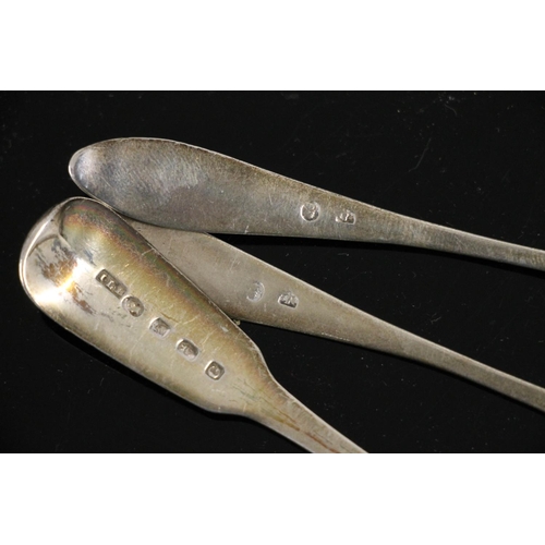 605 - Hallmarked silver teaspoons, a sugar spoon, and a napkin ring, 58g.