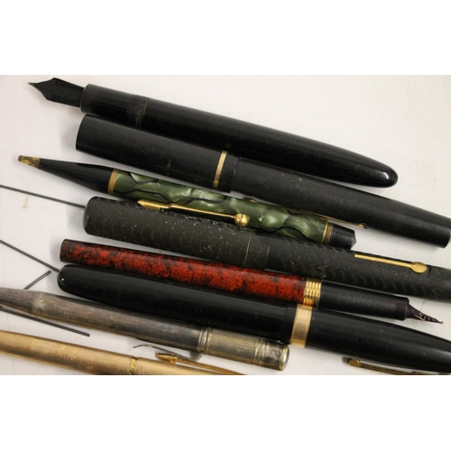 607 - Vintage fountain and other pens to include a Sheaffer 400, a Sheaffer 275, a Parker Duofold, etc.