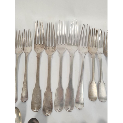 82 - Good quantity of Georgian and other silver flatware, various patterns, mostly late 18/19th century. ... 