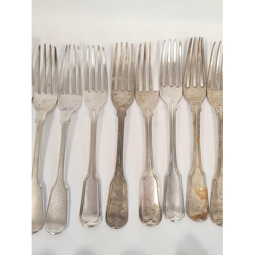 82 - Good quantity of Georgian and other silver flatware, various patterns, mostly late 18/19th century. ... 