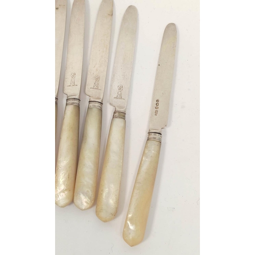 85 - Set of seventeen silver dessert knives with pearl handles by Robert Stevenson 1802.