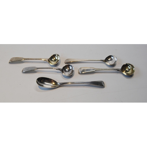 20 - Silver oval snuffers tray, 1796, and five condiment spoons, 127g.