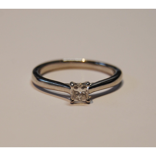 94 - Diamond solitaire ring with princess-cut brilliant, approximately 3.5mm, in platinum, size R, 5.9g.