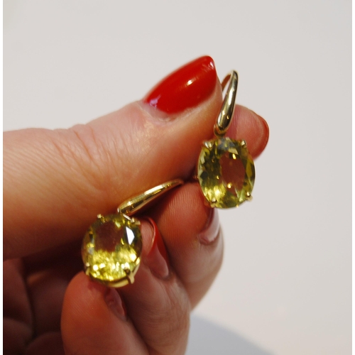 96 - Pair of yellow sapphire drop earrings, in gold, '18k'.