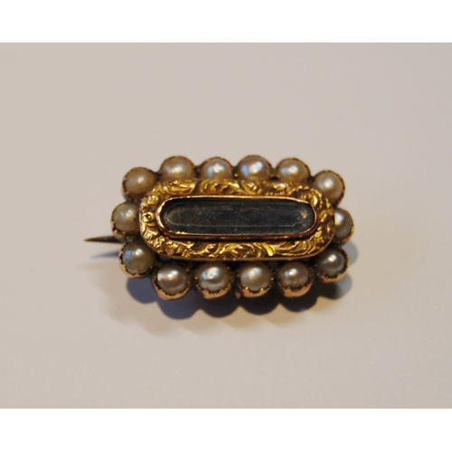 98 - Georgian gold mourning brooch with pearls and a ring with coral, size Q.