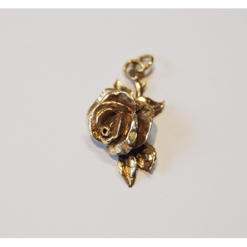 112 - 9ct gold rose pendant, 1960, 4.8g.