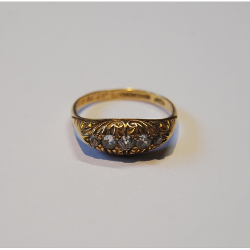 121 - Edwardian diamond five-stone ring with brilliants, in 18ct gold, size P, 3.8g.