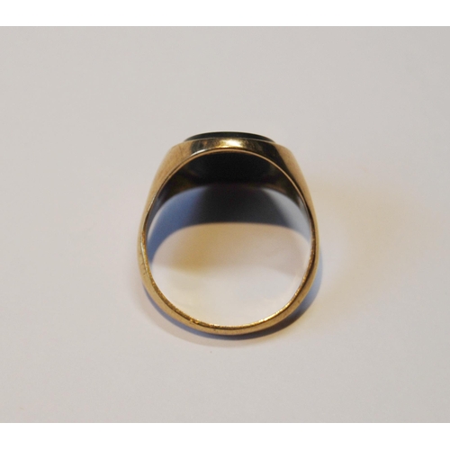 123 - Bloodstone signet ring in 9ct gold, size Q, 4.9g gross.