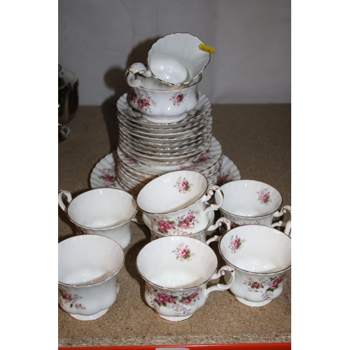 378 - Royal Albert Lavender Rose teaset.