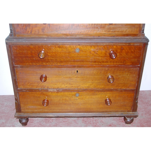 435 - George III mahogany chest on chest, c. late 18th/early 19th century, the top section with two short ... 